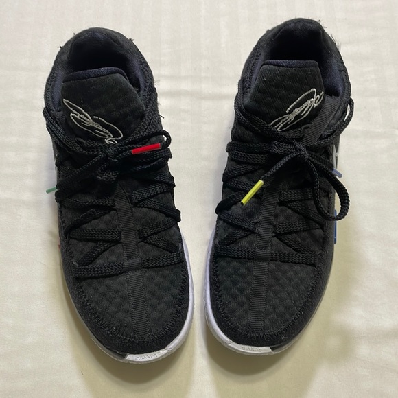 Nike LeBron XVII Low Multi-color CD5007 002 Men's Size 6.5, Women’s 8.5. - Picture 4 of 10